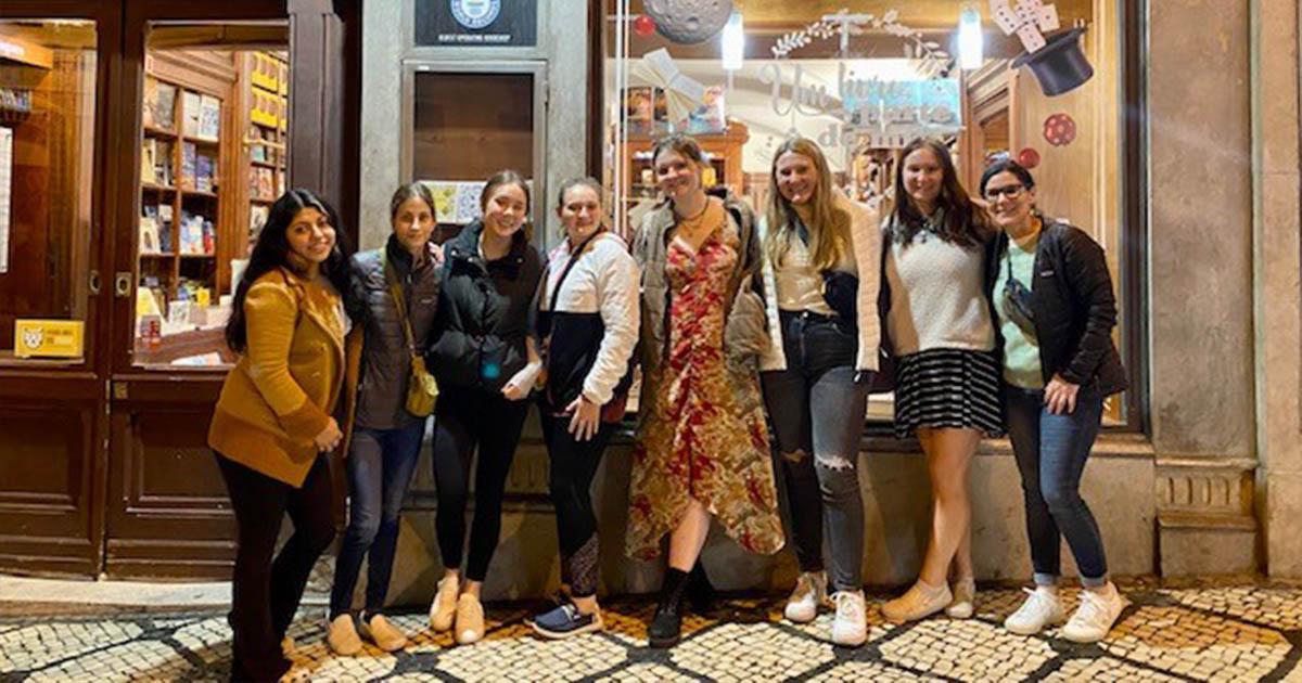 SU Global Seminar Students Study Public Health and Drug Policies in