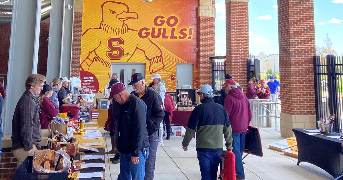 su-men-s-lacrosse-team-marketing-students-raise-20-000-for-als